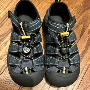 “Little kid” boy Keens